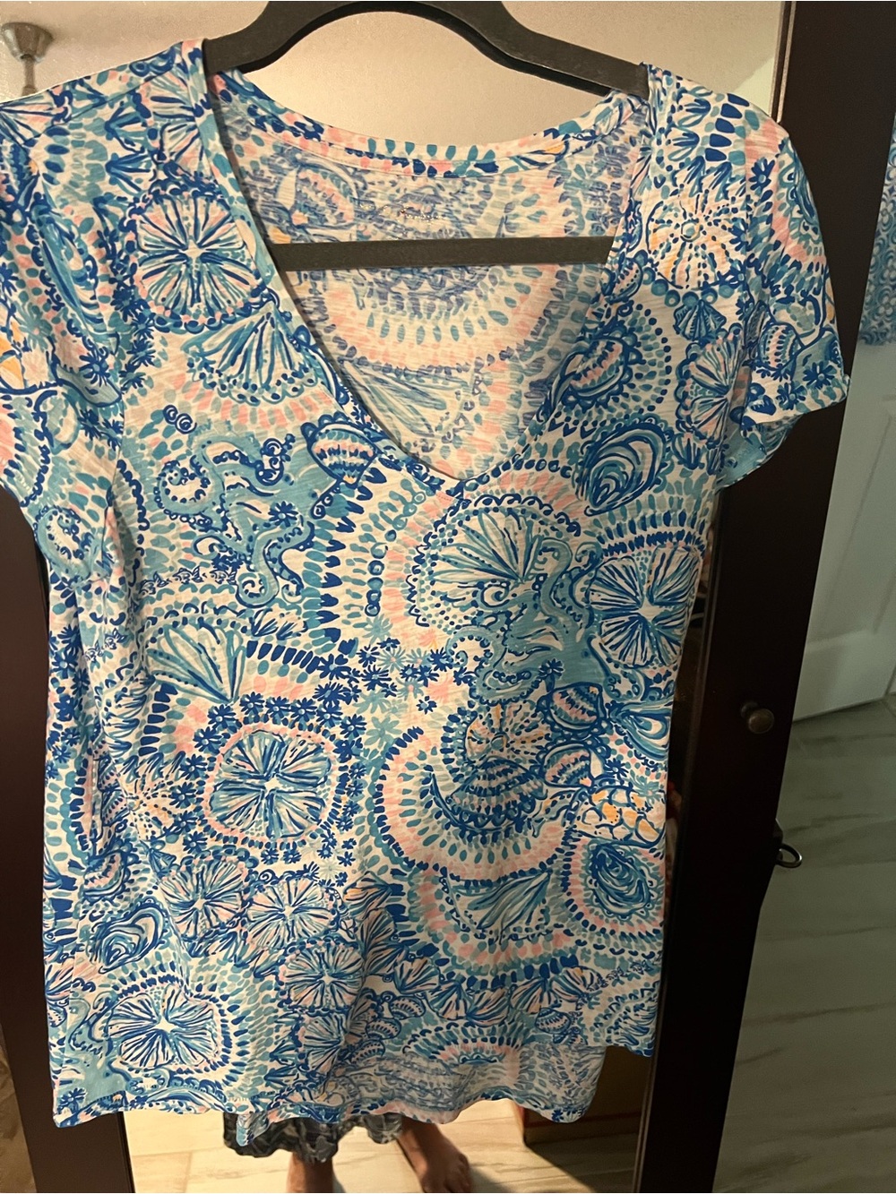Lilly Pulitzer Short Sleeve V-Neck Top in Blue & Pink Swirl Print